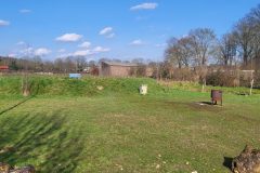 Speel veld en kampvuurkuil